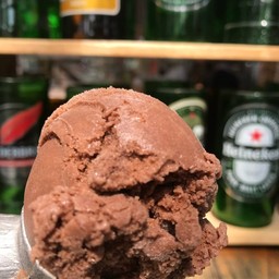 ไอติมช๊อคโกแลต + ขนมปัง พร้อมเครื่อง