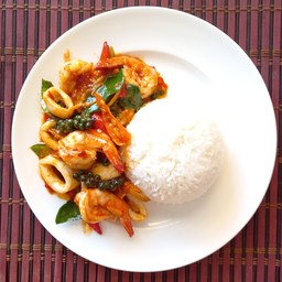 ผัดฉ่าทะเลราดข้าว