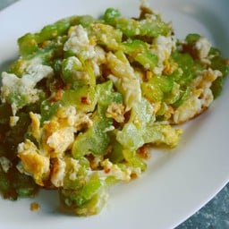 มะระผัดไข่