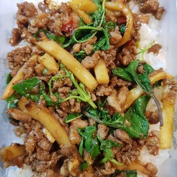 กะเพราหมูสับหน่อไม้