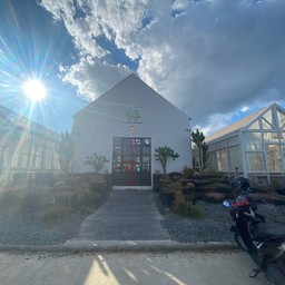 Hug Cactus Farm And Cafe