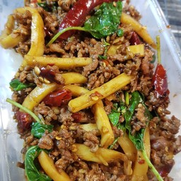 กะเพราเนื้อหน่อไม้