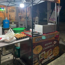 หอยทอดรถแดง ส้มตำกระพือ สำนักท้อน