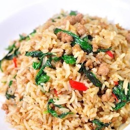 ข้าวผัดกระเพราคลุกหมูสับพริกแห้ง อร่อยไร้มัน