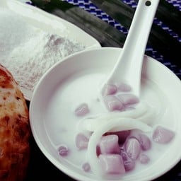 บัวลอยเผือกมะพร้าวอ่อน