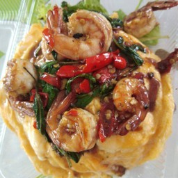 ข้าวไข่ข้นกระเพรา