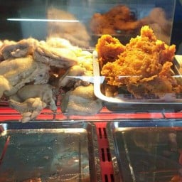 โป้ ส้มตำลานนัว (ตลาดนัดนาวัง) ตลาดนัดนาวัง ตำบลตะเคียนเตี้ย