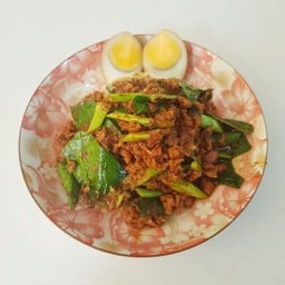 ข้าวพริกแกงหมูสับ + ไข่ต้ม
