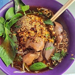 ก๋วยเตี๋ยวไก่บุฟเฟ่น้องโบนัส สาขาที่1