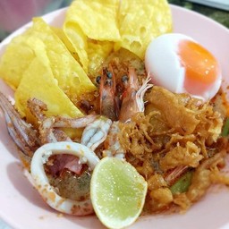 ก๋วยเตี๋ยวต้มยำทะเลสด,น้ำข้น+ไข่ตาหวาน