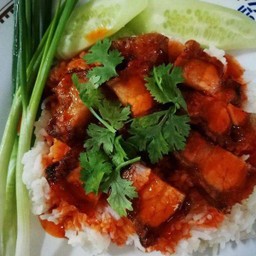 ข้าวหมูกรอบ