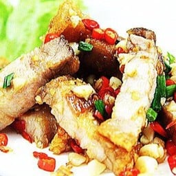 หมูกรอบผัดพริกเกลือ