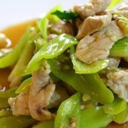 หมูผัดพริกหยวก