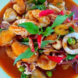 ข้าวผัดพริกแกงรวมมิตร