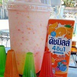 นมดัชมิลล์แดงปีโป้ปั่น