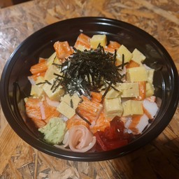 ข้าวหน้าแซลมอน+ปูอัด+ไข่หวาน