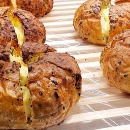 ขนมปังกระเทียมครีมชีส