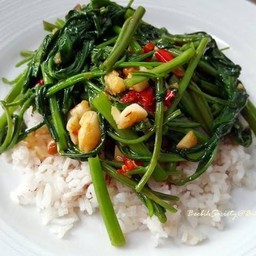 ผักบุ้งไฟแดงราดข้าว