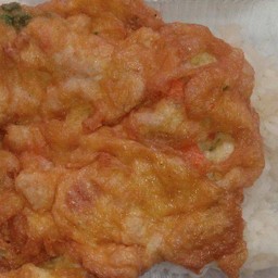 ข้าวไข่เจียวทรงเครื่องสู้โควิท