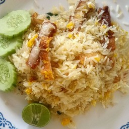 ข้าวผัดหมูกรอบ