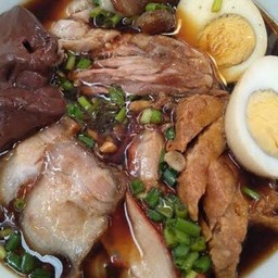 ก๋วยจั๊บขาหมู
