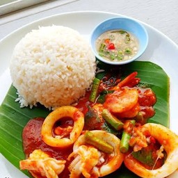 ผัดพริกแกงปลาหมึก