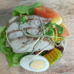 สลัดผักอกไก่พริกไทยดำ