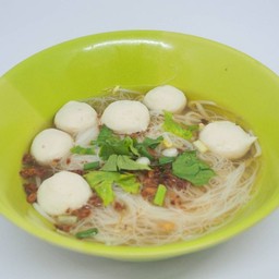 ก๋วยเตี๋ยวลูกชิ้นหมู