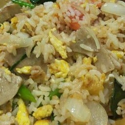 ข้าวผัดหมูยอ