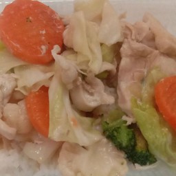 ข้าวผัดผักรวมไก่สู้โควิท