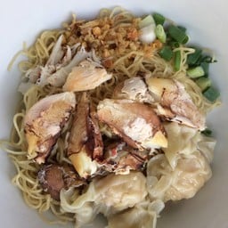 บะหมี่+เกี๊ยวกุ้ง ข้อปูทะเล