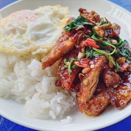 ข้าวกะเพราไก่กรอบ