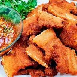 สามชั้นทอดน้ำปลา