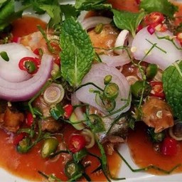 ยำปลากระบ๋อง