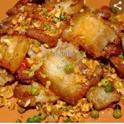 สามชั้นคั่วพริกเกลือ