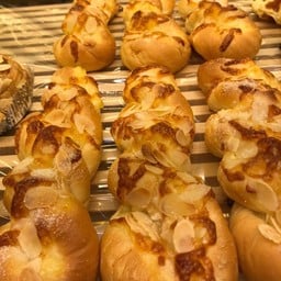 อัลมอนด์ ทวิต