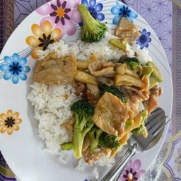 ผัดผักรวมราดข้าว