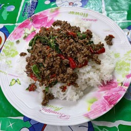 กะเพราเนื้อสับ ราดข้าว