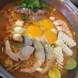 สุดจับ กับจานโคตรเสี้ยน! เส้นมาม่านุ่มละมุน มพร้อมร้ำต้ำยำถึงพริกถึงขิง 