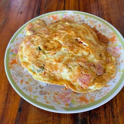 ไข่เจียวแหนมราดข้าว