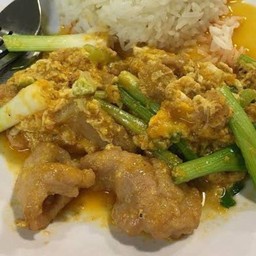 ผัดผงกะหรี่ขาหมูกับข้าว