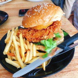 เบอร์เกอร์ไก่ทอด+เฟรนช์ฟรายส์