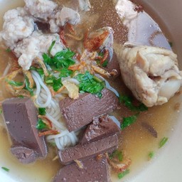 ก๋วยจั๊บญวน( ระบุ ไก่ หรือหมู)