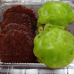 ขนมครกใบเตยผสม แป้งจี่ข้าวเหนียวดำมะพร้าว