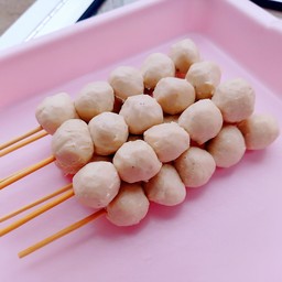 ลูกชิ้นเอ็นหมู 10 ไม้ แถมฟรี!! 1 ไม้