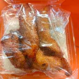 ข้าวเหนียวหมูทอดแดดเดียว