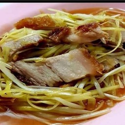 ผัดกุ่ยช่ายขาวหมูกรอบ
