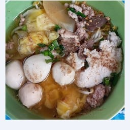ก๋วยเตี๋ยวในตำนานแม่ติ่งสาขา2 พันสเด็จใน
