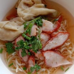 บะหมี่เกี๊ยวหมูแดง