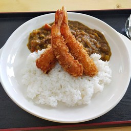 ข้าวแกงกะหรี่กุ้งชุบเกล็ดขนมปัง